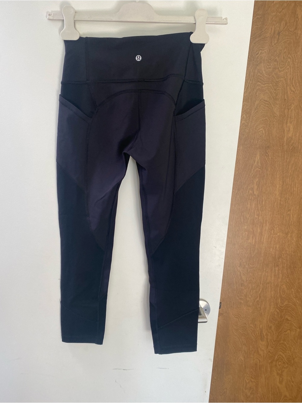 So 6 lululemon athletica cropped Black High-Rise Pocket Leggings